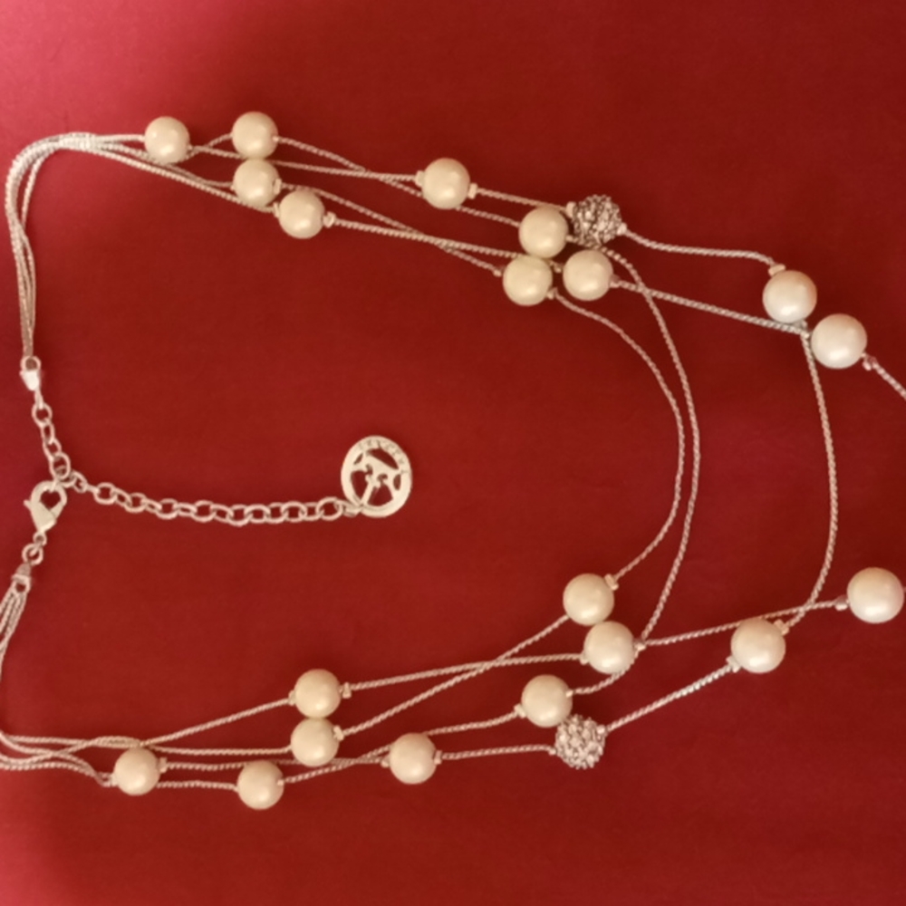 Vintage Trifari crown layered pearl & rhinestones stud beaded necklace.